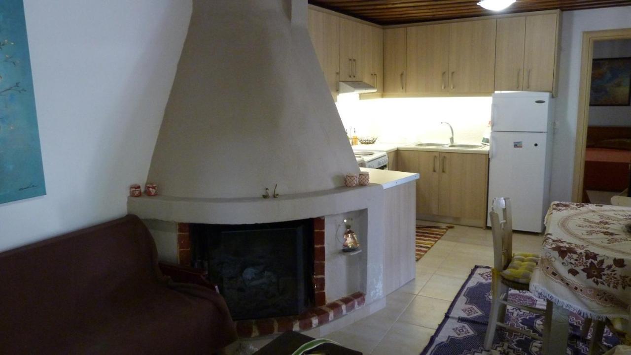 Villatzer - Traditional House With Fireplace And Garden Tzermiádon Eksteriør bilde